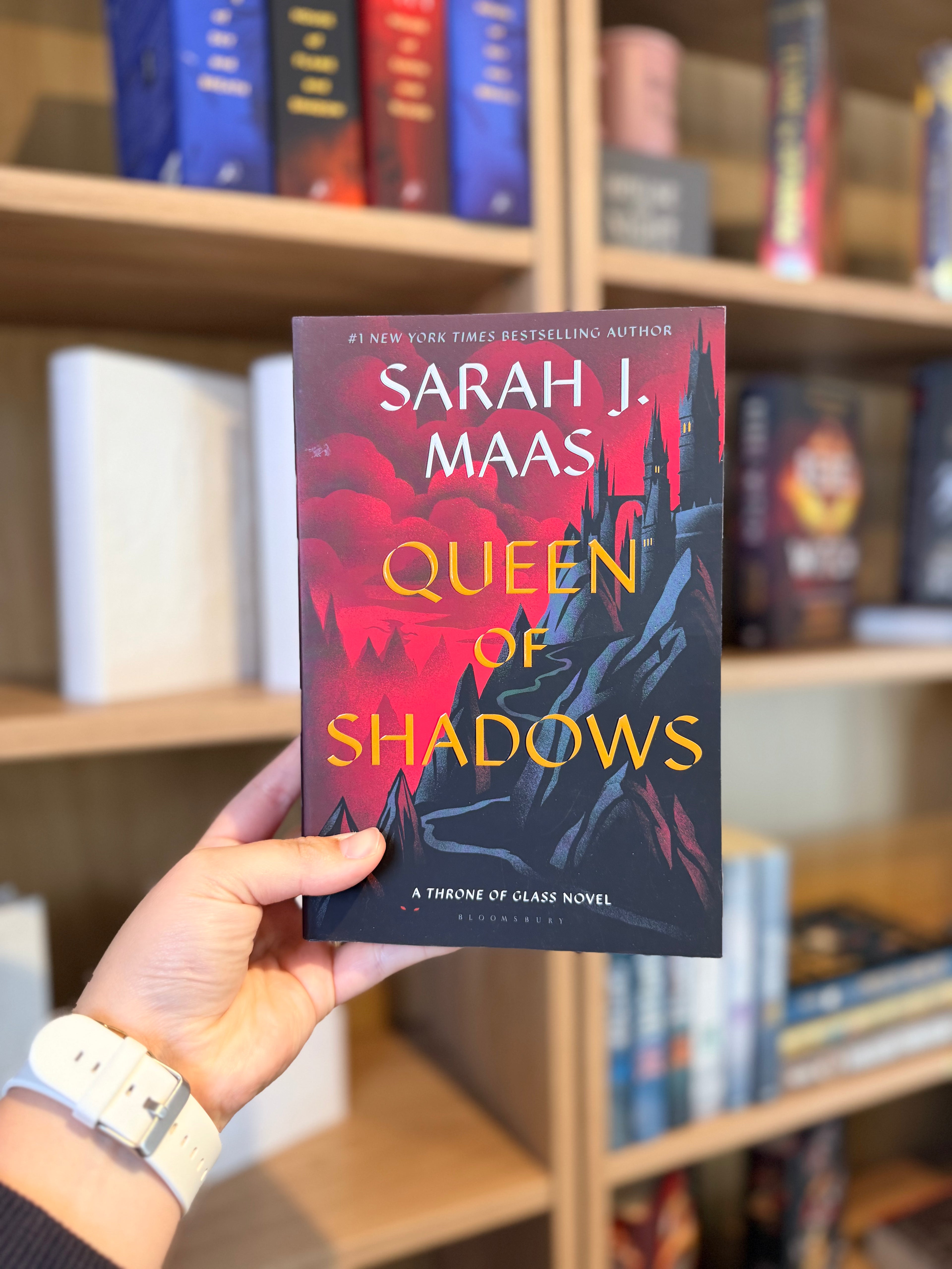 Queen of Shadows - (Throne of Glass) by Sarah J Maas (Paperback)